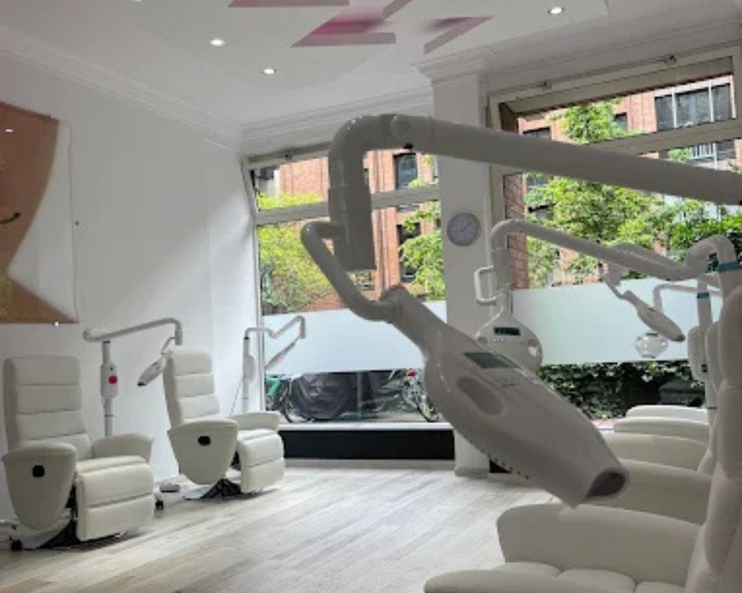 Sugar Smile-Zahnaufhellungs Behandlungen: Was Sie von einer Premium-Behandlung erwarten können Bleaching-Studio in Deutschland