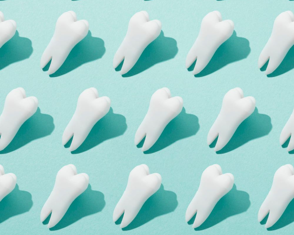 Verabschieden Sie sich von verfärbten Zähnen und begrüßen Sie ein strahlend weißes Lächeln. Entdecken Sie die Vorteile von Home Bleaching und vertrauen Sie auf unsere hochwertigen Produkte für ein perfektes Ergebnis.