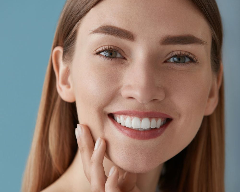 Ein strahlendes Lächeln in kürzester Zeit: Die Vorteile von Zahnbleaching