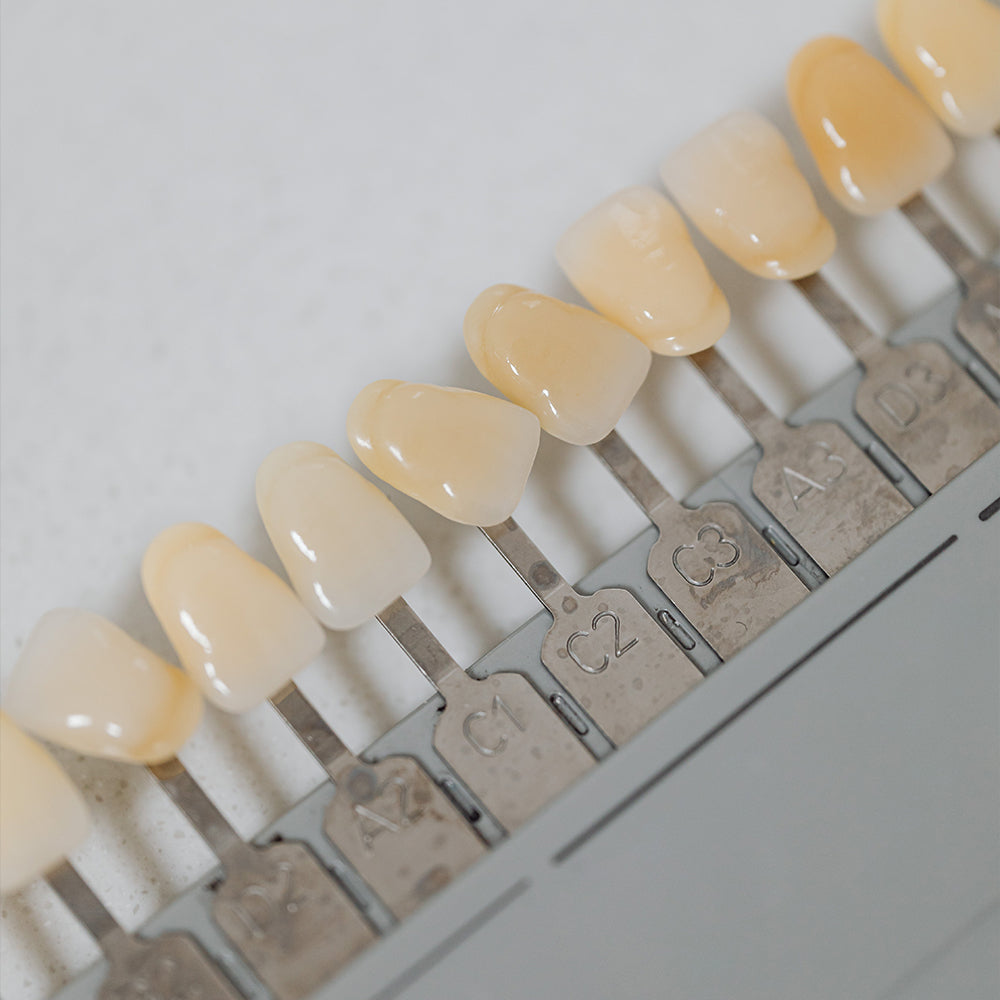Unsere Produkte sind für ihre Wirksamkeit und Benutzerfreundlichkeit bekannt. Unser Bleaching-Gel, das auch unter dem Namen v34 color corrector bekannt ist, wird Sie mit seinen Ergebnissen beeindrucken.